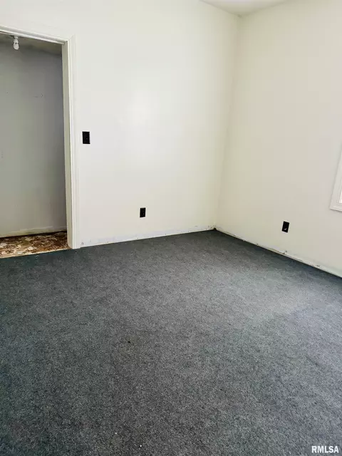 1320 E Reservoir St, Springfield, IL 62702 photo 5