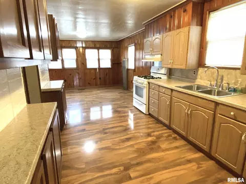 2405 S 15th St, Springfield, IL 62703 photo 5