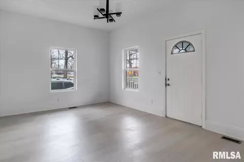 1436 N 8th St, Springfield, IL 62702 photo 5