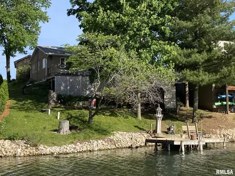 93 Lake Warren Dr, Monmouth, IL 61462