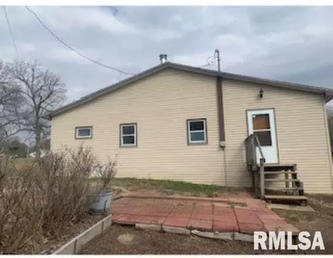610 W Eureka St, Athens, IL 62613