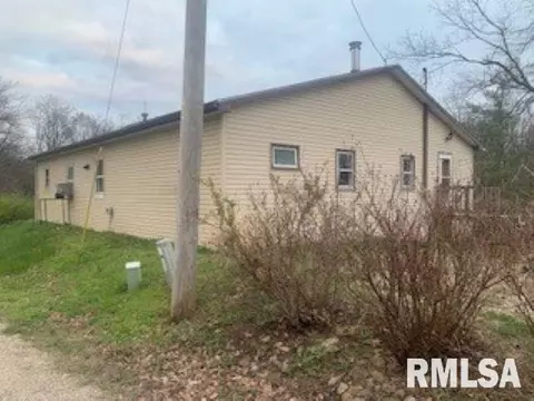 610 W Eureka St, Athens, IL 62613 photo 4