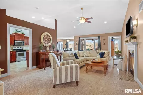Living - 4092 Highbury Dr, Springfield, IL 62711 photo 2 of 13