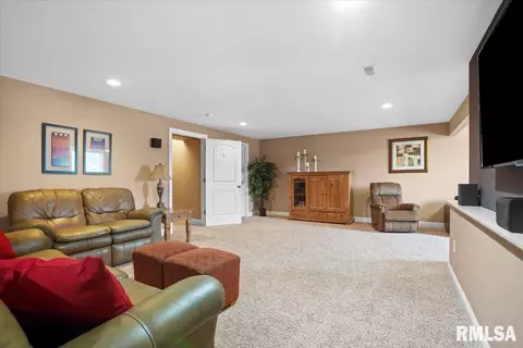 Living - 4092 Highbury Dr, Springfield, IL 62711 photo 11 of 13