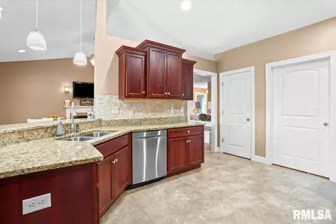Kitchen - 4092 Highbury Dr, Springfield, IL 62711 photo 2 of 3