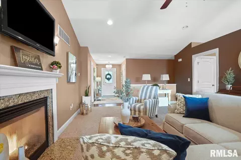Living - 4092 Highbury Dr, Springfield, IL 62711 photo 7 of 13