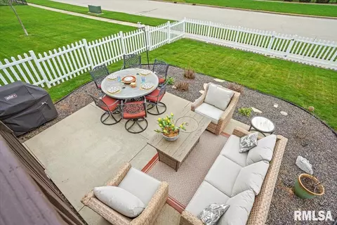 Exterior - 4092 Highbury Dr, Springfield, IL 62711 photo 4 of 8