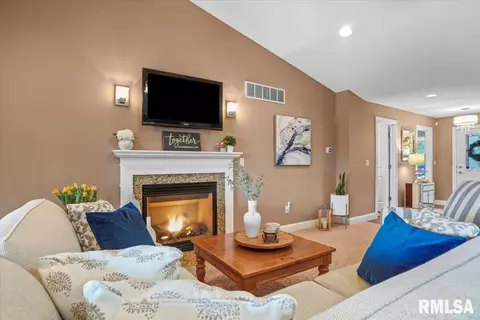 Living - 4092 Highbury Dr, Springfield, IL 62711 photo 4 of 13