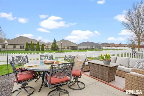 Exterior - 4092 Highbury Dr, Springfield, IL 62711 photo 5 of 8