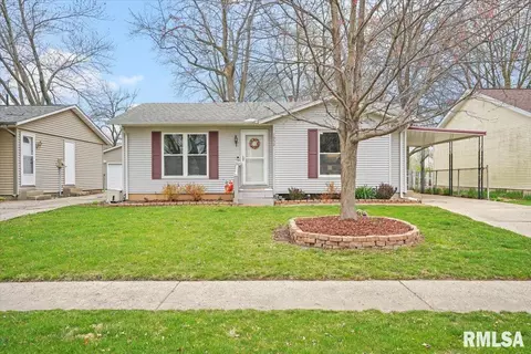 1952 Stonehenge Rd, Springfield, IL 62702
