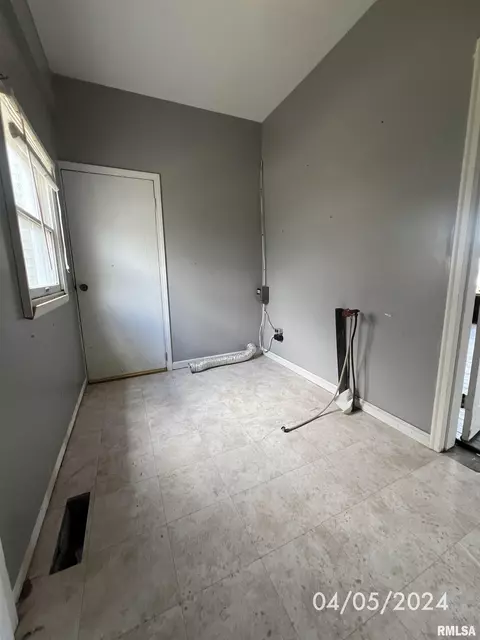103 E Louden St, Barry, IL 62312 photo 14