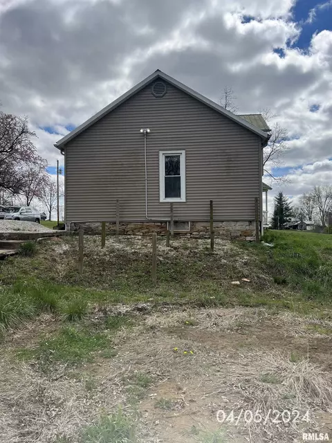 103 E Louden St, Barry, IL 62312 photo 24