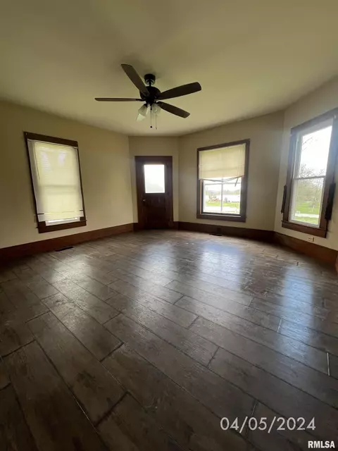 103 E Louden St, Barry, IL 62312 photo 5