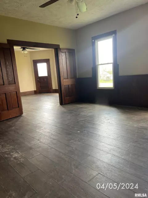 103 E Louden St, Barry, IL 62312 photo 4