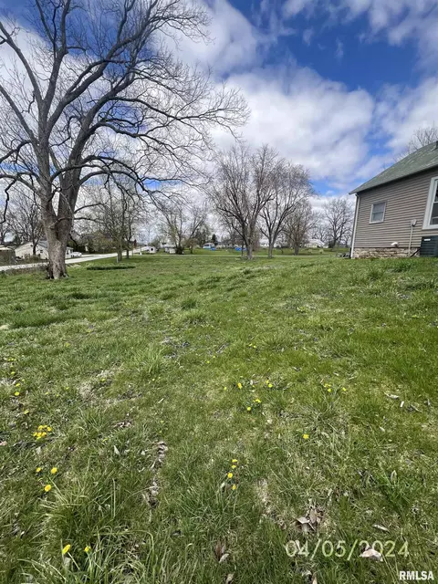 103 E Louden St, Barry, IL 62312 photo 22