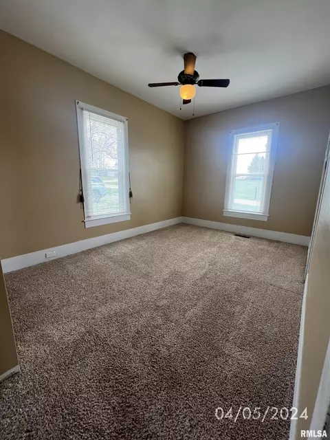 103 E Louden St, Barry, IL 62312 photo 6