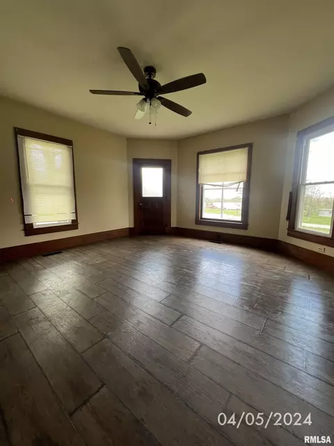 103 E Louden St, Barry, IL 62312 photo 8