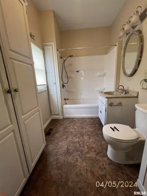 103 E Louden St, Barry, IL 62312 photo 13