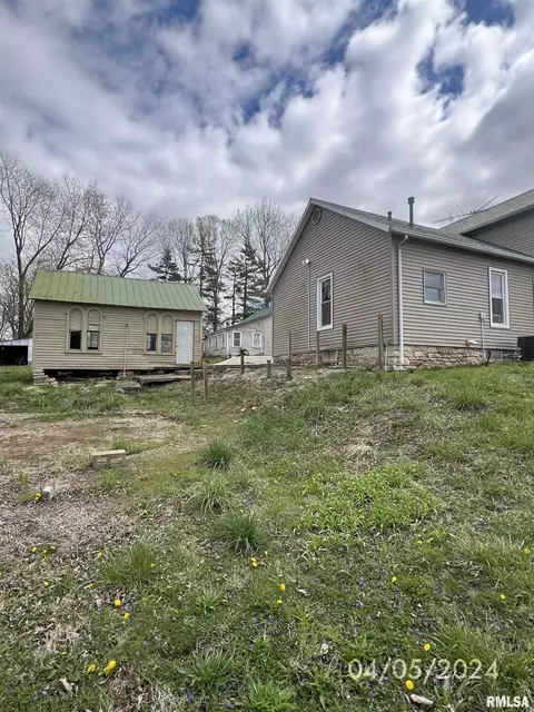103 E Louden St, Barry, IL 62312 photo 23