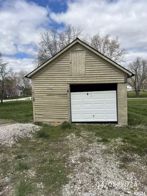 103 E Louden St, Barry, IL 62312 photo 27