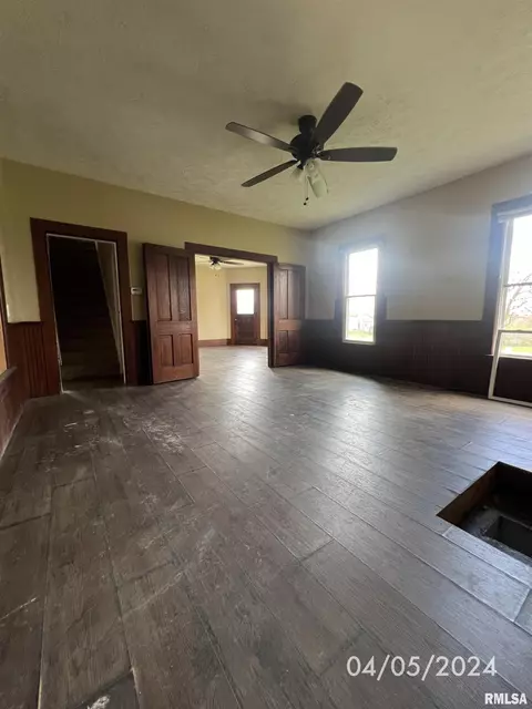 103 E Louden St, Barry, IL 62312 photo 7