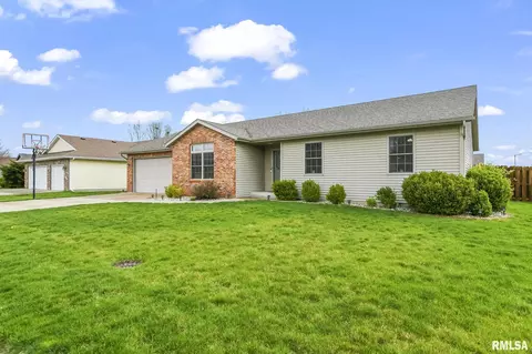 504 Willows Ave, Chatham, IL 62629 photo 2