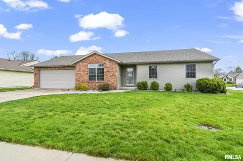 504 Willows Ave, Chatham, IL 62629