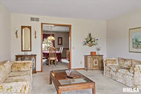 Living - 3955 Guilford Dr, Springfield, IL 62711 photo 2 of 7
