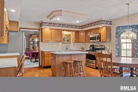 Kitchen - 3955 Guilford Dr, Springfield, IL 62711 photo 2 of 2