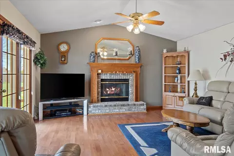 Living - 3955 Guilford Dr, Springfield, IL 62711 photo 4 of 7