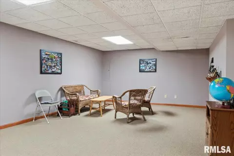 Living - 3955 Guilford Dr, Springfield, IL 62711 photo 6 of 7
