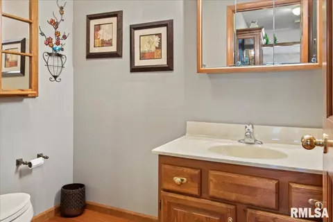 Bath - 3955 Guilford Dr, Springfield, IL 62711 photo 1 of 5
