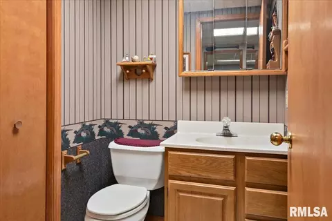Bath - 3955 Guilford Dr, Springfield, IL 62711 photo 5 of 5