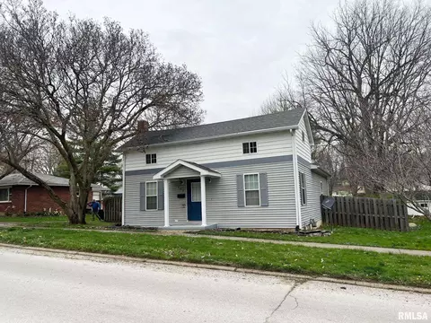 409 W Lincoln St, Petersburg, IL 62675