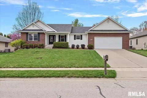 809 Cherokee Dr, Springfield, IL 62711