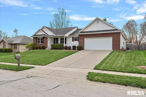 809 Cherokee Dr, Springfield, IL 62711 photo 3