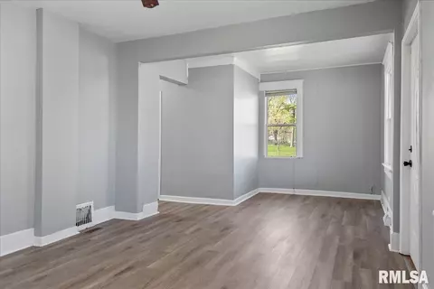 931 N 3rd St, Springfield, IL 62702 photo 3