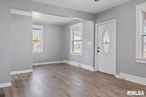 931 N 3rd St, Springfield, IL 62702 photo 4