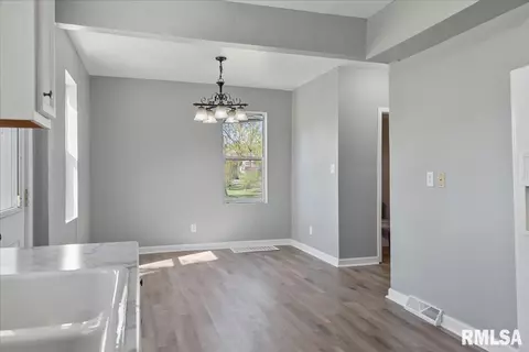 931 N 3rd St, Springfield, IL 62702 photo 9