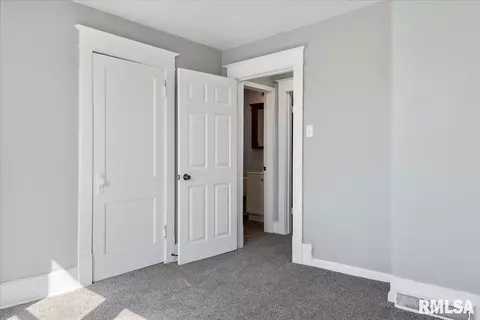 931 N 3rd St, Springfield, IL 62702 photo 17