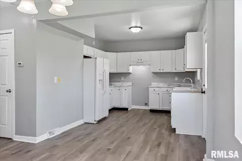 931 N 3rd St, Springfield, IL 62702 photo 8