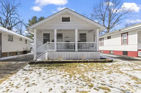 Exterior - 2025 S Lowell Ave, Springfield, IL 62704 photo 4 of 16