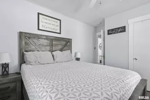Bedroom - 2025 S Lowell Ave, Springfield, IL 62704 photo 3 of 11