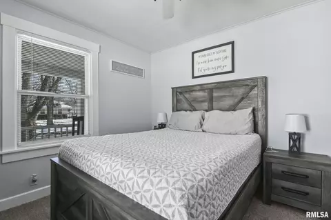 Bedroom - 2025 S Lowell Ave, Springfield, IL 62704 photo 2 of 11