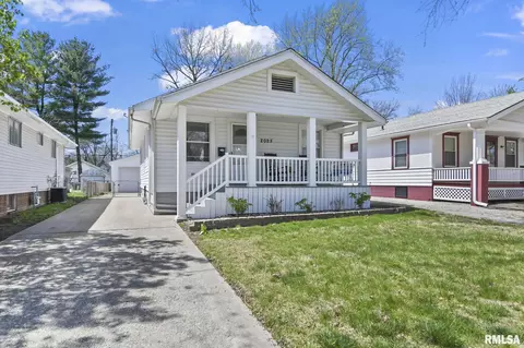 Exterior - 2025 S Lowell Ave, Springfield, IL 62704 photo 3 of 16