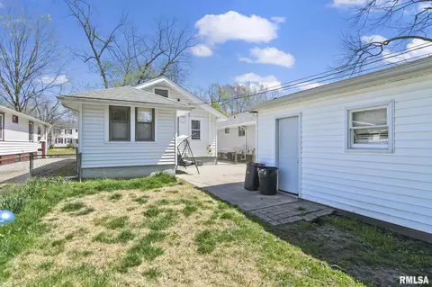 Exterior - 2025 S Lowell Ave, Springfield, IL 62704 photo 10 of 16