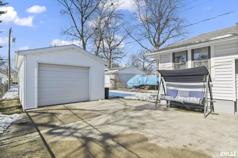 Exterior - 2025 S Lowell Ave, Springfield, IL 62704 photo 16 of 16