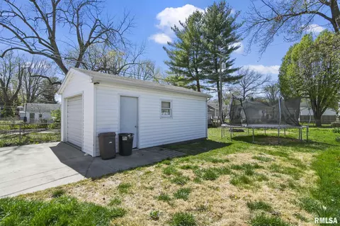 Exterior - 2025 S Lowell Ave, Springfield, IL 62704 photo 12 of 16