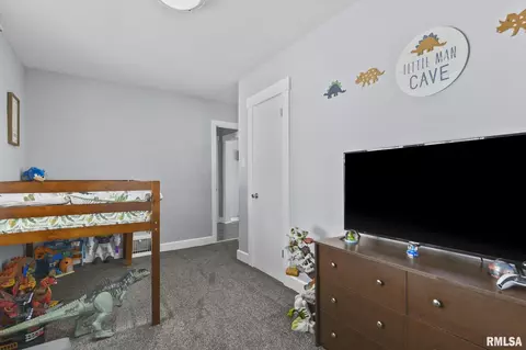 Bedroom - 2025 S Lowell Ave, Springfield, IL 62704 photo 5 of 11