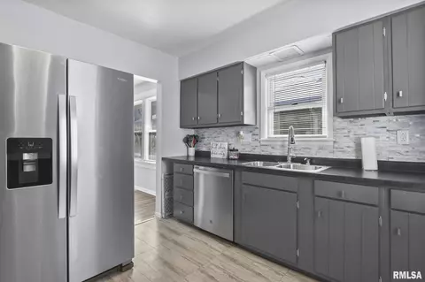Kitchen - 2025 S Lowell Ave, Springfield, IL 62704 photo 2 of 3